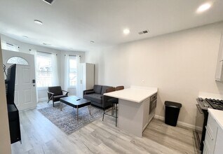 23 Newport St, Unit 2 in Boston, MA - Building Photo - Building Photo