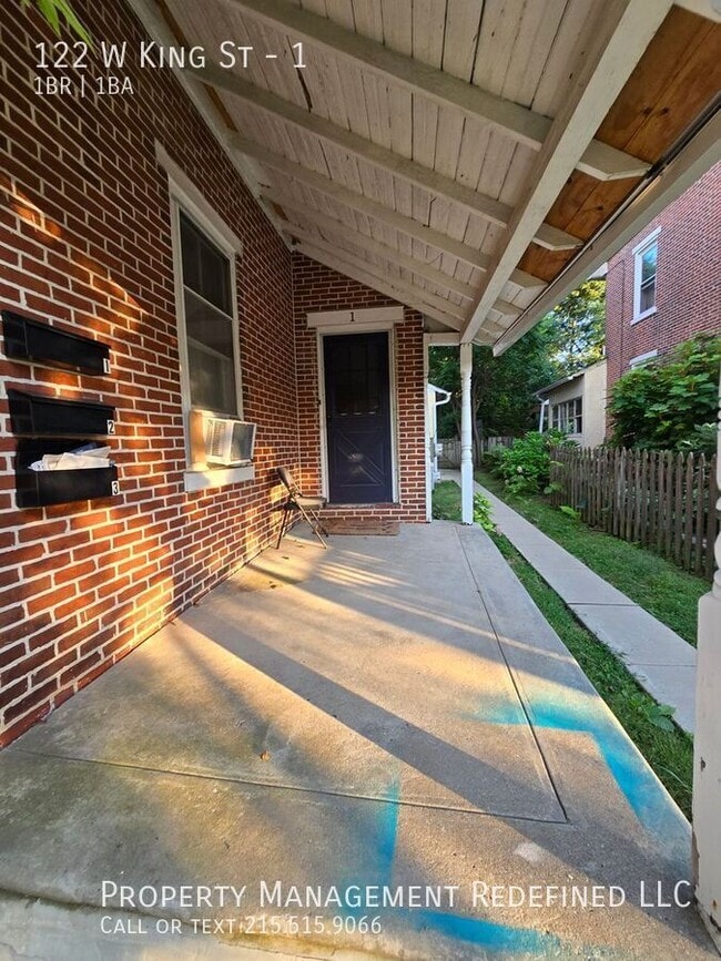 122 W King St