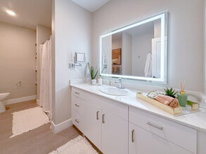 Stone Village Apartments in Reno, NV - Foto de edificio - Building Photo