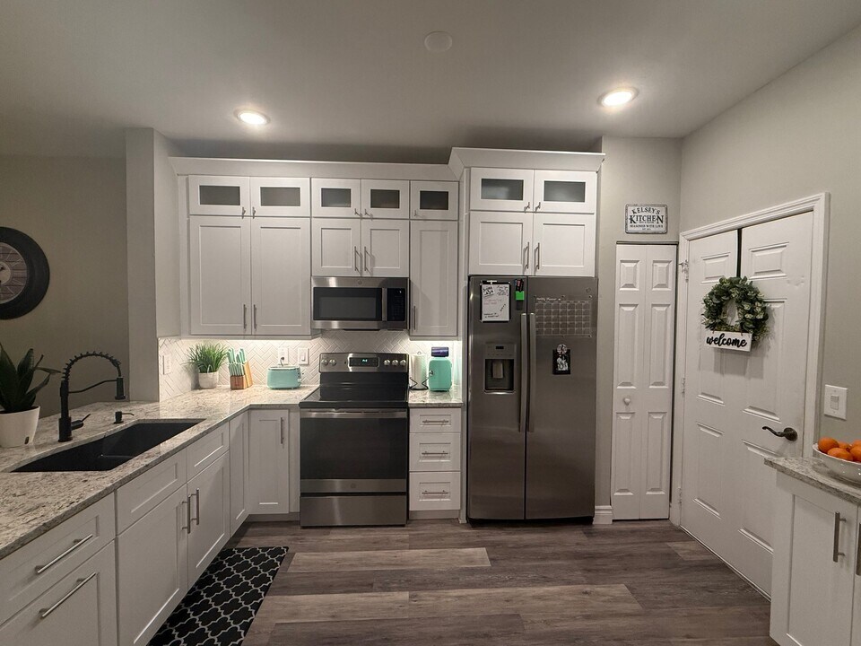 3636 Pine Oak Cir in Ft. Myers, FL - Building Photo