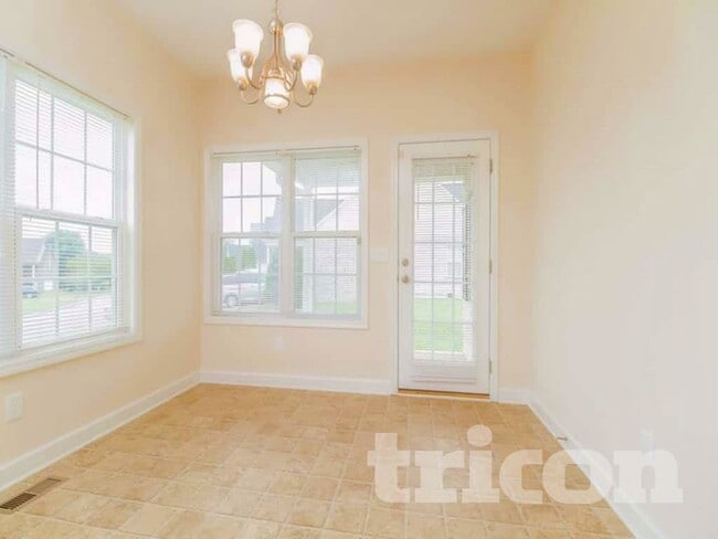 1015 Golf View Way in Spring Hill, TN - Foto de edificio - Building Photo