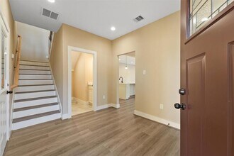 2306 Wavell St in Houston, TX - Foto de edificio - Building Photo