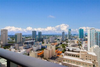 151 SE 1st St in Miami, FL - Building Photo - Building Photo