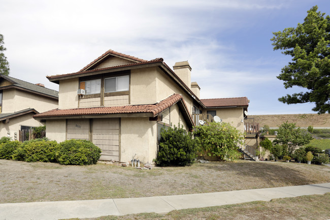 8651 Gloria Ave in Garden Grove, CA - Foto de edificio - Building Photo