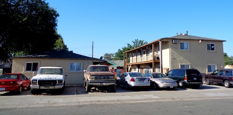 810-820 Lampasas Ave in Sacramento, CA - Foto de edificio