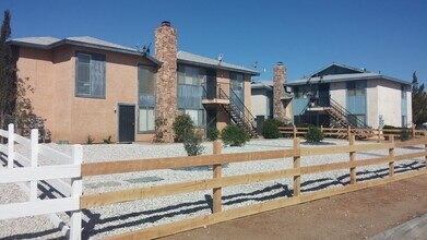 18140-46 Poinciana in Adelanto, CA - Building Photo - Interior Photo