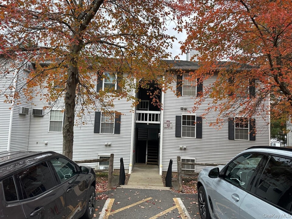 12 Lexington Hills Rd in Harriman, NY - Building Photo