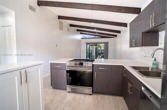 135 Essex Rd in Hollywood, FL - Building Photo - Building Photo