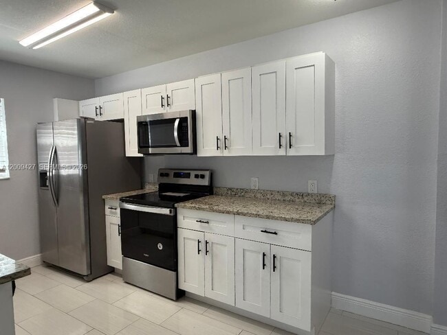 2713 NW 6th St in Pompano Beach, FL - Building Photo - Building Photo