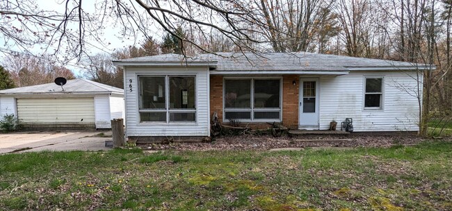 property at 965 W Tyler Rd