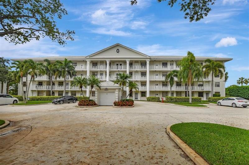 6061 Balboa Cir in Boca Raton, FL - Building Photo