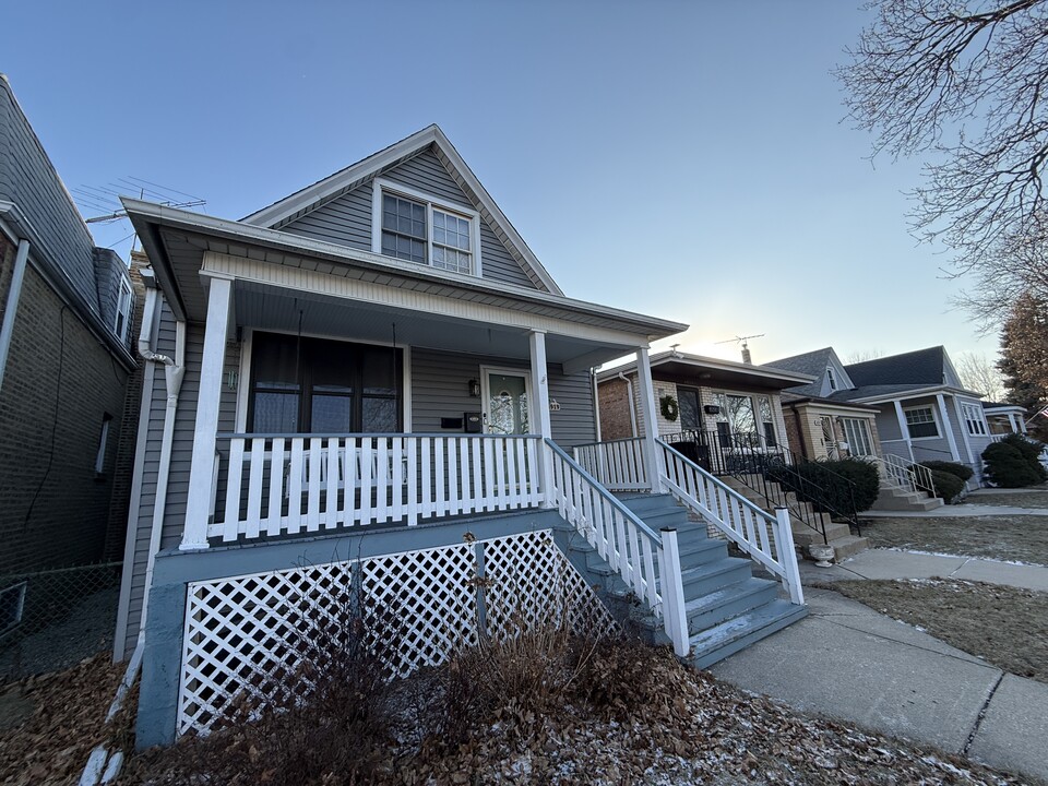 4919 W Argyle St, Unit 1 in Chicago, IL - Building Photo