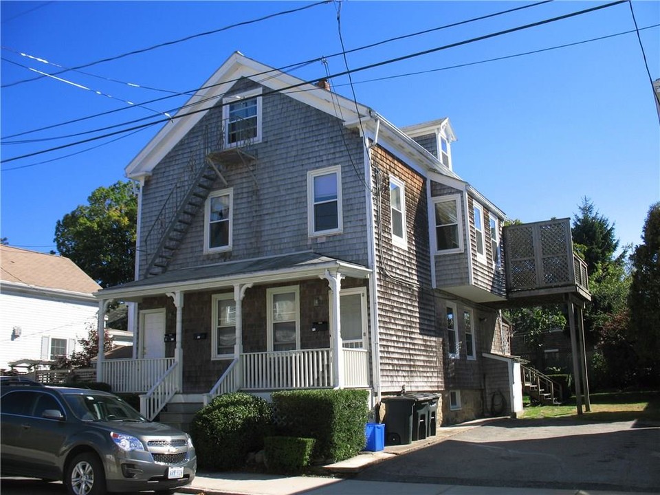 15 Webster St-Unit -3 in Newport, RI - Foto de edificio