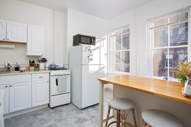 24 Anderson St, Unit 2