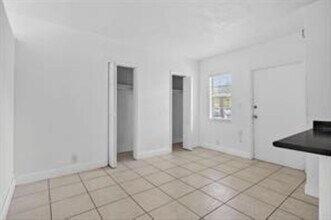 4071 N Dixie Hwy, Unit 6 in Oakland Park, FL - Building Photo - Building Photo