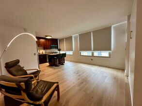 33 W Ontario St, Unit 31D in Chicago, IL - Building Photo - Building Photo