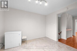 1 Marielle Ct in Ottawa, ON - Building Photo - Building Photo