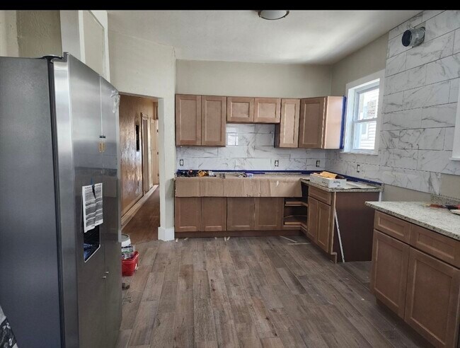 460 Quincy St in Boston, MA - Building Photo - Building Photo