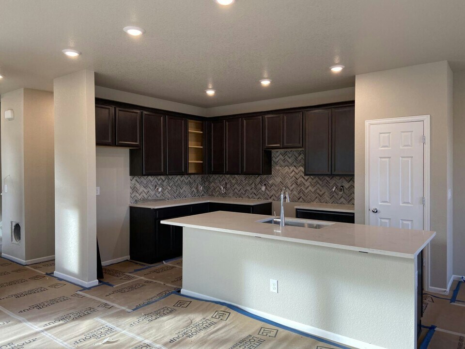 8219 S Trails Edge Ct in Centennial, CO - Building Photo