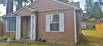 1631 N 145th St in Seattle, WA - Building Photo