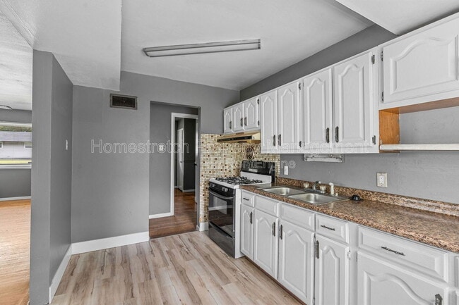 135 Dundee Cir in St. Louis, MO - Building Photo - Building Photo