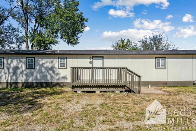 property at 1909 S Glenn Ave