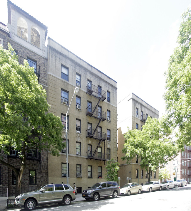 230-236 Seaman Ave in New York, NY - Foto de edificio - Building Photo