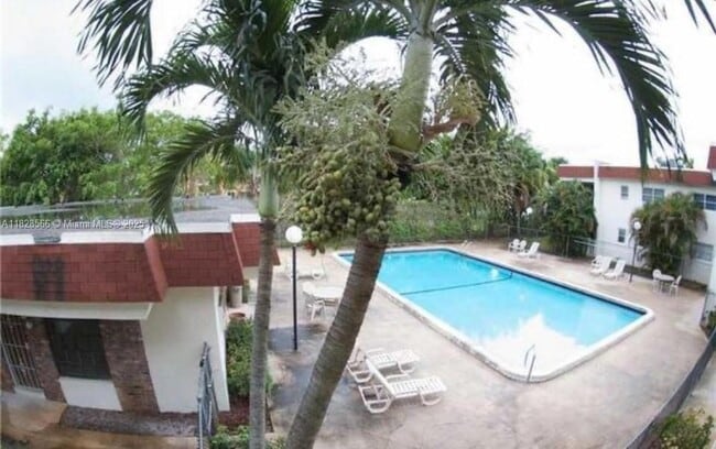 4163 SW 67th Ave in Davie, FL - Building Photo - Building Photo