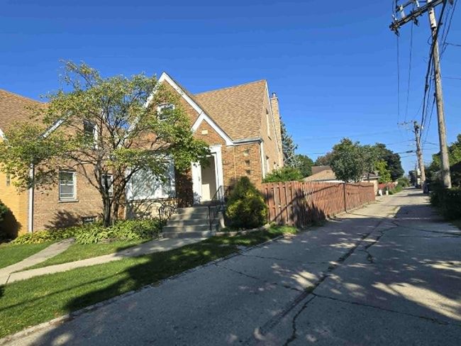 property at 5015 N Monitor Ave