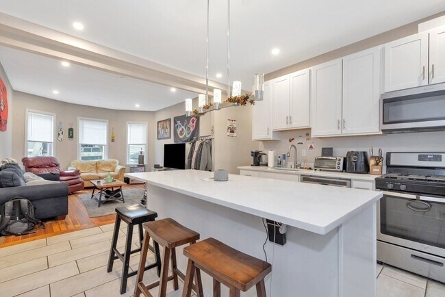 228 Calumet St, Unit 1 in Boston, MA - Building Photo - Building Photo