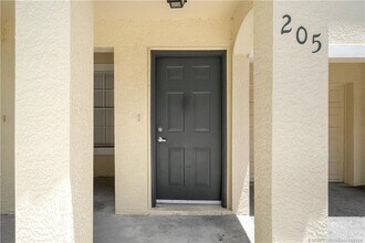 170 SW Peacock Blvd, Unit 205 in Port St. Lucie, FL - Building Photo - Building Photo