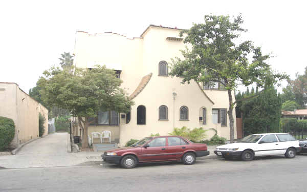 1145-1149 1/2 Gordon St in Los Angeles, CA - Building Photo