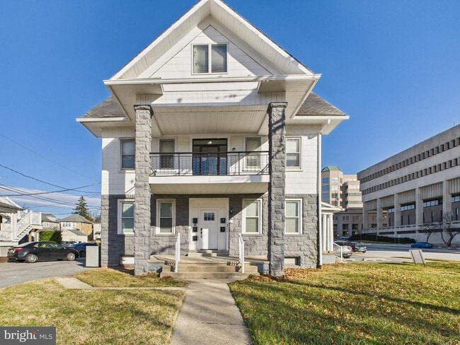 property at 300 W Chesapeake Ave