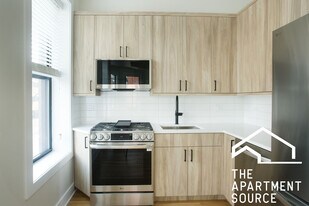 2258 N Southport Ave, Unit 2 in Chicago, IL - Building Photo