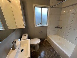 21706 Dewdney Trunk Rd in Maple Ridge, BC - Building Photo - Building Photo