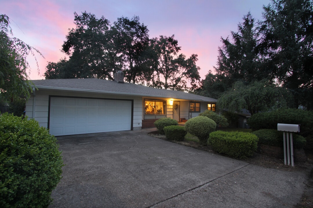 10847 SW 59th Ave in Portland, OR - Building Photo