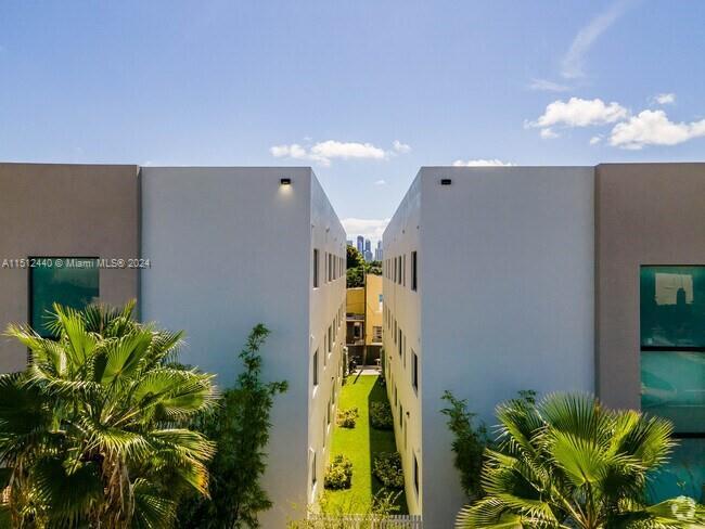 821 SW 18th Ave, Unit 106 in Miami, FL - Building Photo