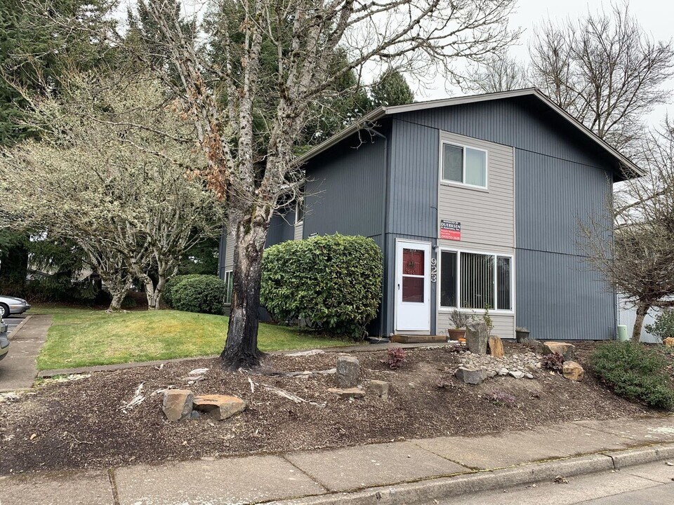 957 NW Oak Ave in Corvallis, OR - Building Photo