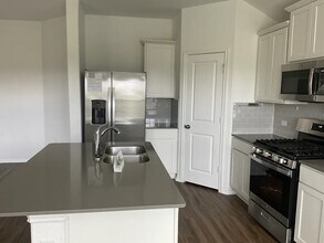 10538 Steinbeck Dr in Austin, TX - Building Photo - Building Photo