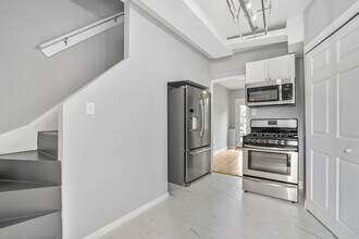 329 L St NE in Washington, DC - Building Photo - Building Photo