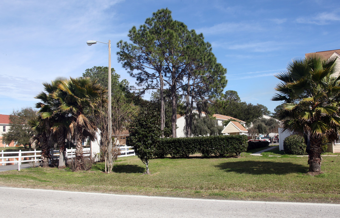 Lake Walden Town Homes in Plant City, FL - Building Photo