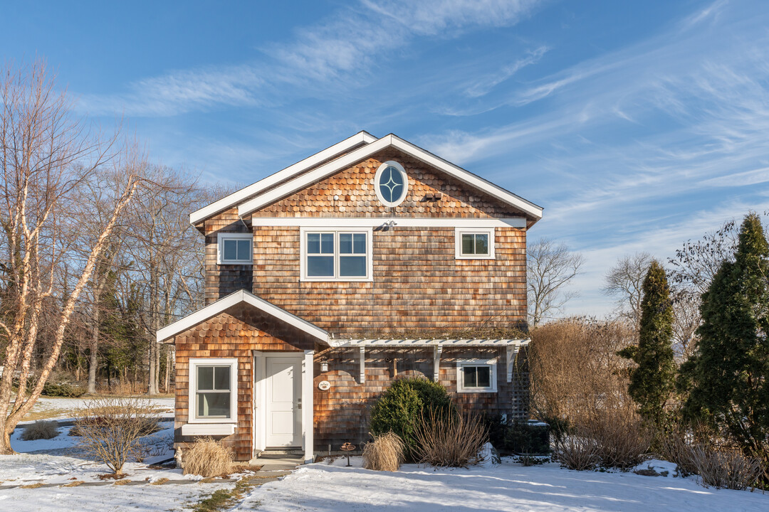24 Gull Rock Rd in Madison, CT - Foto de edificio