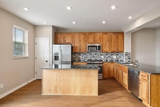 6532 Joliet Ave S in Cottage Grove, MN - Foto de edificio - Building Photo