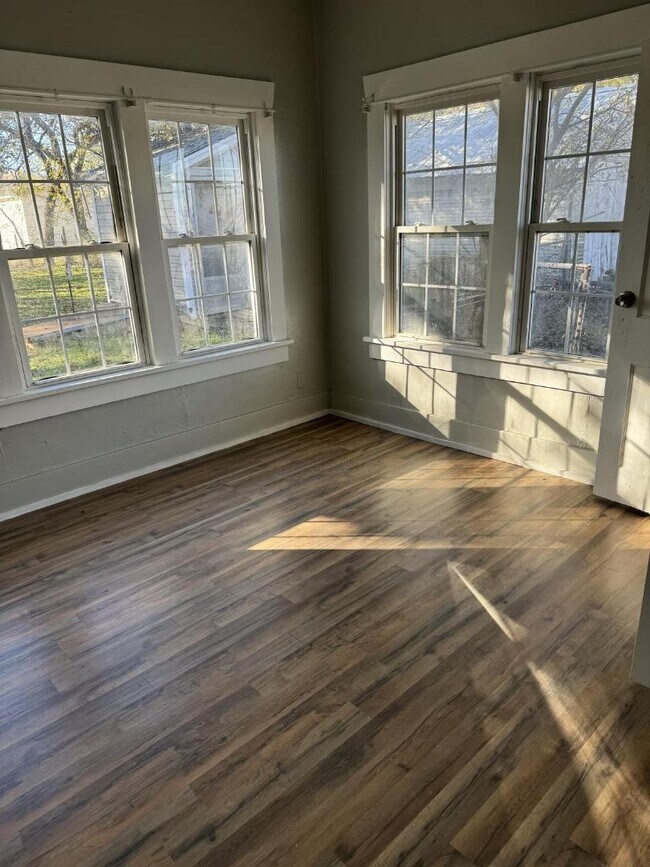 835 E Walnut St in Cushing, OK - Building Photo - Building Photo