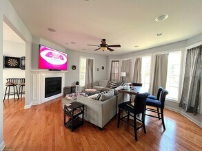 11 Cobble Ct in Farmington, CT - Building Photo - Building Photo