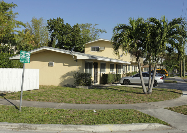 12610 NE 8th Ave in North Miami, FL - Building Photo - Building Photo