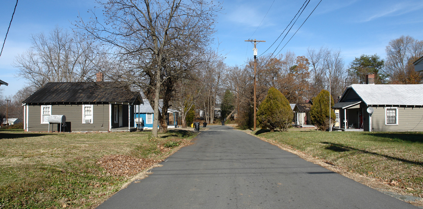 906-946 Caitlin St in Burlington, NC - Building Photo