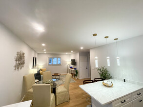 76 Thorndike St, Unit 2 in Cambridge, MA - Building Photo - Building Photo