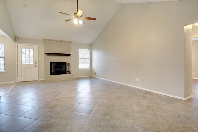 405 Indian Crest Dr in Saginaw, TX - Building Photo - Building Photo