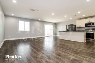 3858 W Tamarisk Ave in Phoenix, AZ - Foto de edificio - Building Photo